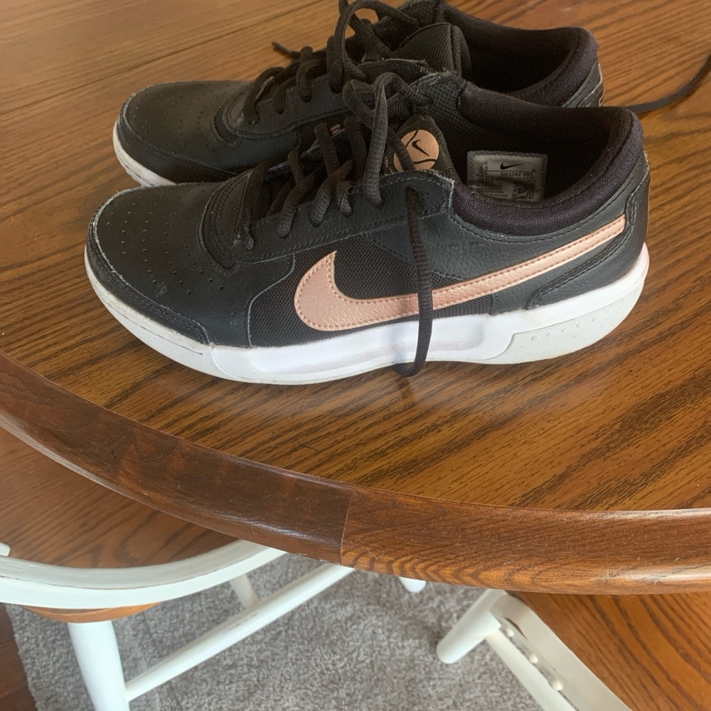 Nike Trainers Size 6.5 Womens like new!